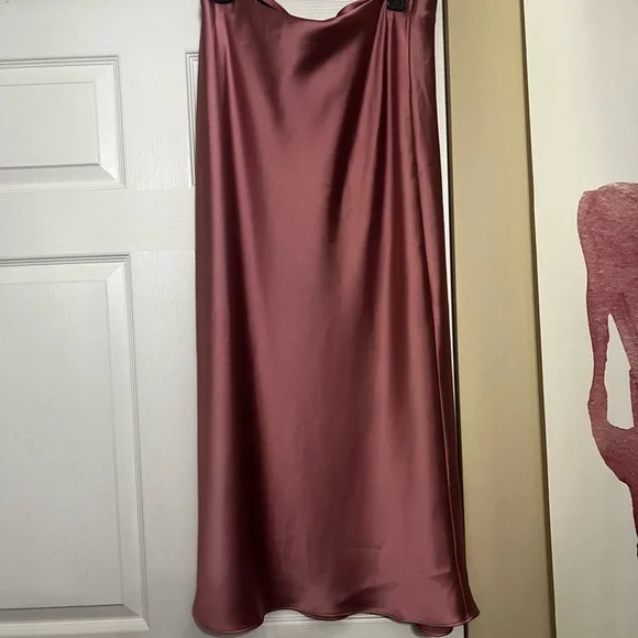 Zara Satin Bias Midi Skirt in Mauve Pink - Picture 3 of 3